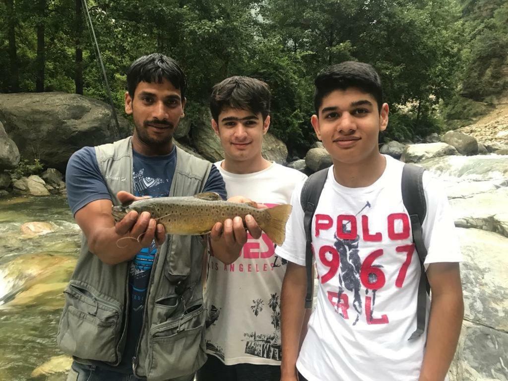 Tirthan Anglers' Retreat Banjār Esterno foto